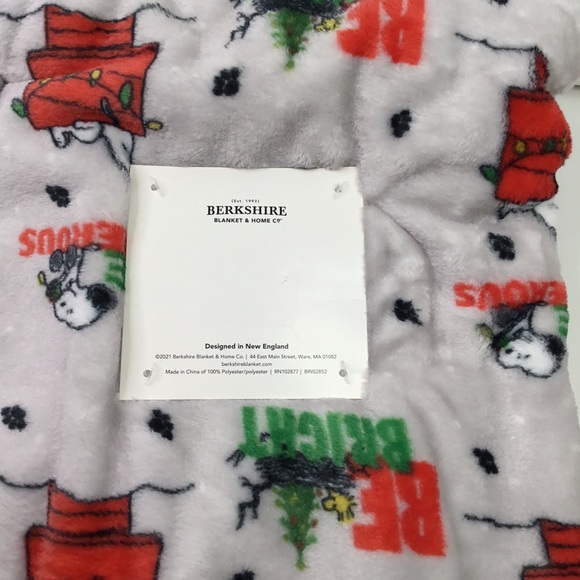 Peanuts Snoopy Plush Holiday Throw Blanket Peanuts Christmas Super Soft 50x70New - Picture 4 of 6